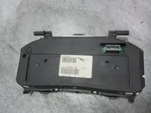 Foto de CUADRO INSTRUMENTOS RENAULT CLIO III 1.2 (75 CV / 55 KW) referencia 8200820999D foto 3