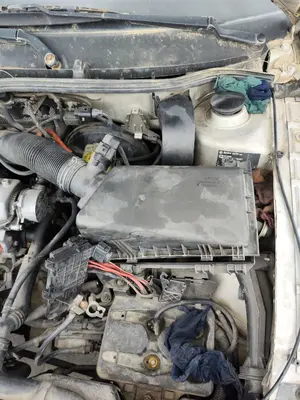 Foto de CAJA FILTRO AIRE SKODA OCTAVIA BERLINA (1U2) 1.9 TDI (90 CV / 66 KW) referencia 1J0129620