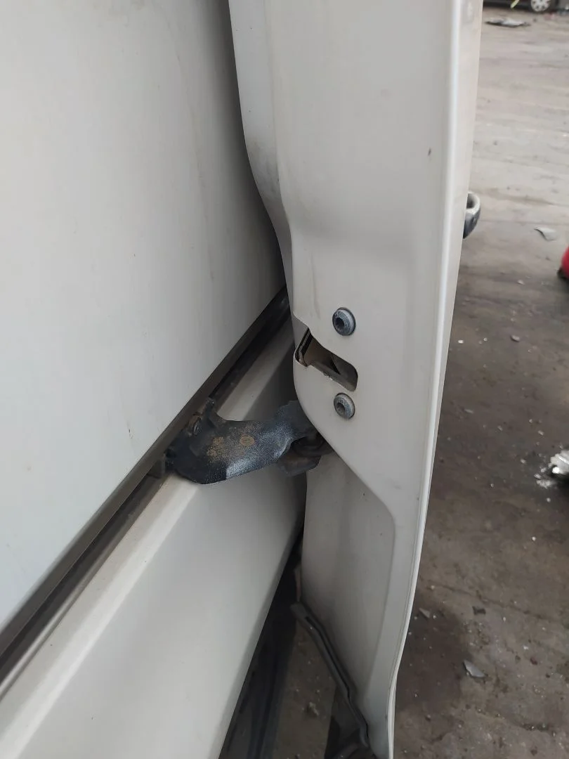 Foto de CERRADURA PUERTA TRASERA DERECHA VOLKSWAGEN CADDY (2K)(02.2004) 1.9 TDI (105 CV / 77 KW)