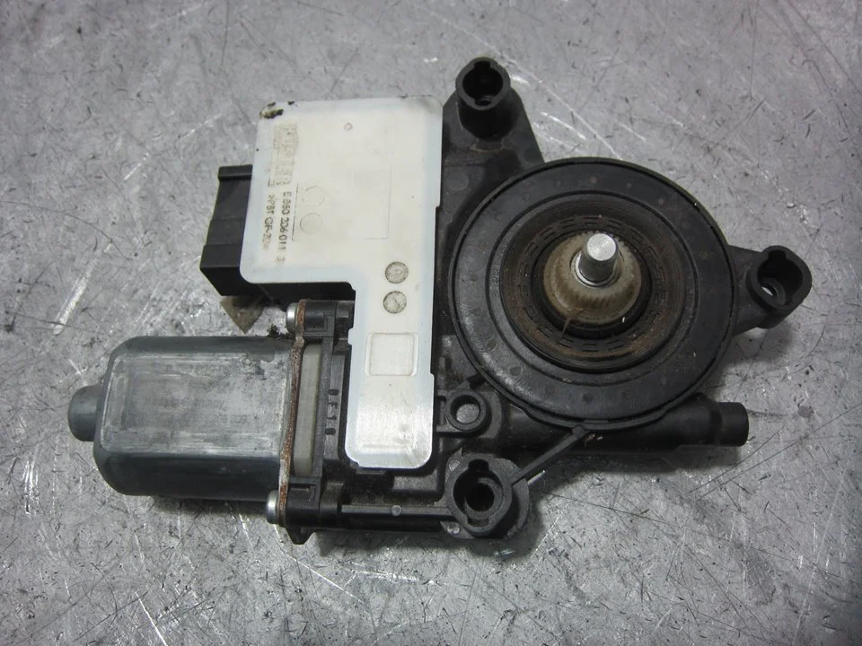 Foto de MOTOR ELEVALUNAS DELANTERO IZQUIERDO SEAT IBIZA (6K1) 1.9 SDI (68 CV / 50 KW) referencia 2Q1959881R
