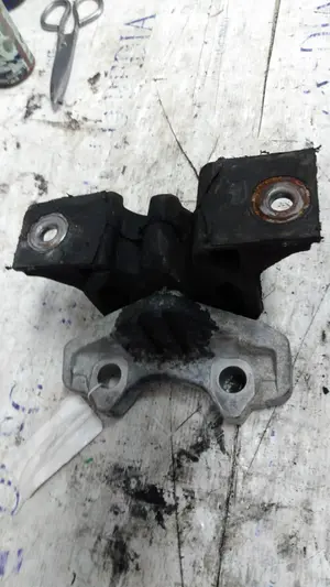 Foto de SOPORTE MOTOR OPEL TIGRA TWIN TOP 1.3 16V CDTI CAT (Z 13 DT / LN9) (69 CV / 51 KW) referencia 9227880 foto 2