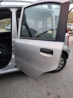 Foto de PUERTA TRASERA IZQUIERDA FIAT II PANDA (169) 1.2 CAT (60 CV / 44 KW) foto 2