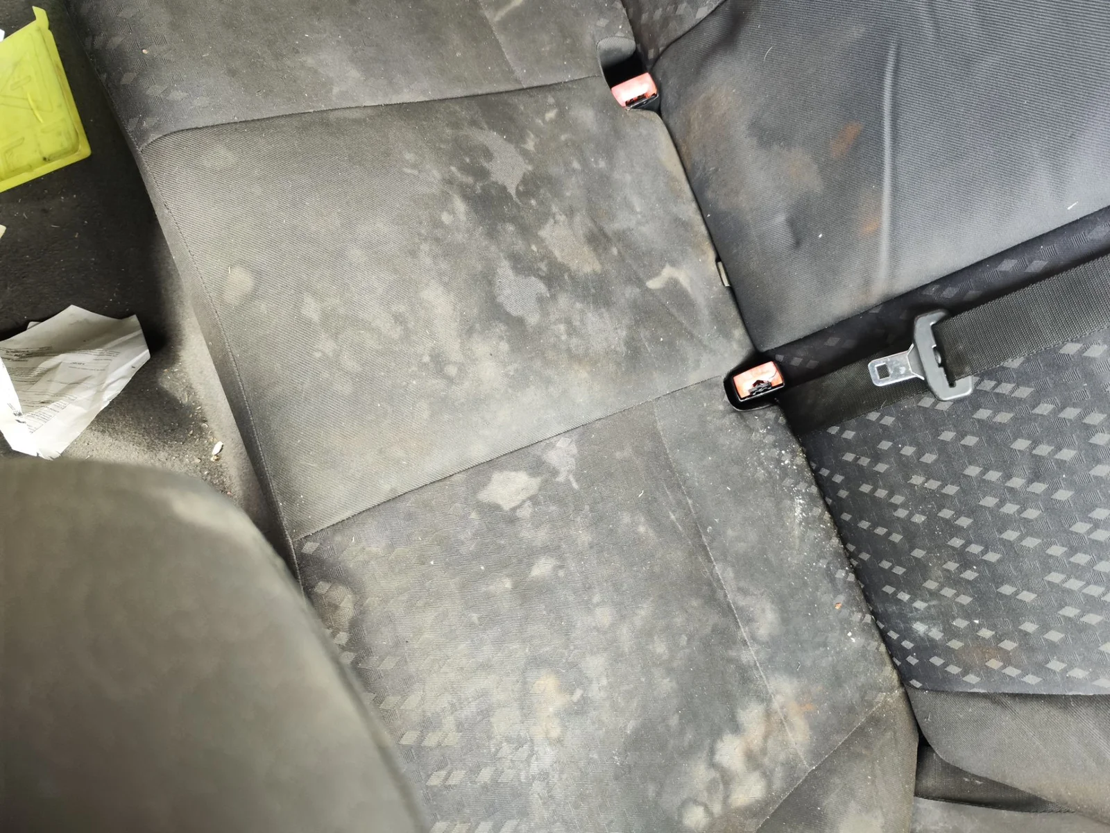 Foto de ENGANCHE CINTURON TRASERO IZQUIERDO FORD FOCUS BERLINA (CAK) 1.6 16V CAT (101 CV / 74 KW)