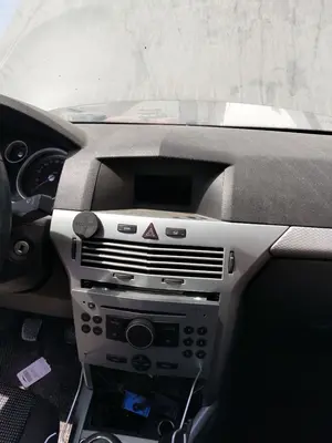 Foto de PANEL FRONTAL OPEL ASTRA H GTC 1.9 CDTI (120 CV / 88 KW)