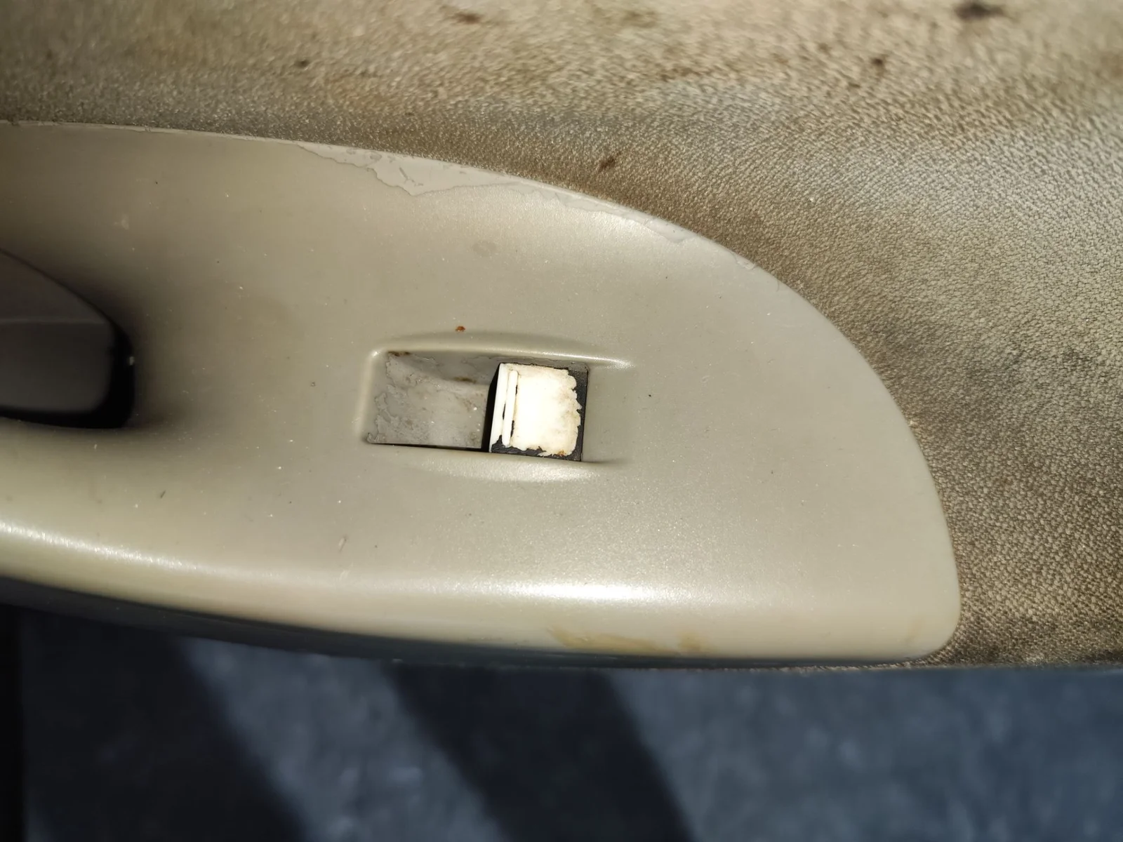 Foto de MANDO ELEVALUNAS TRASERO DERECHO VOLKSWAGEN PASSAT BERLINA (3C2) 2.0 TDI (140 CV / 103 KW) referencia 6JA959855