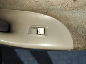 Foto de MANDO ELEVALUNAS TRASERO DERECHO VOLKSWAGEN PASSAT BERLINA (3C2) 2.0 TDI (140 CV / 103 KW) referencia 6JA959855