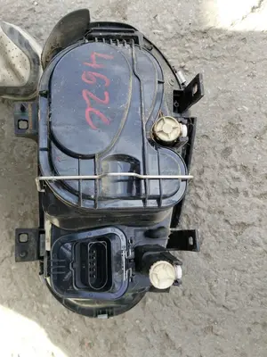Foto de FARO IZQUIERDO VOLKSWAGEN GOLF IV BERLINA (1J1)(10.1997) referencia 1J1941017F