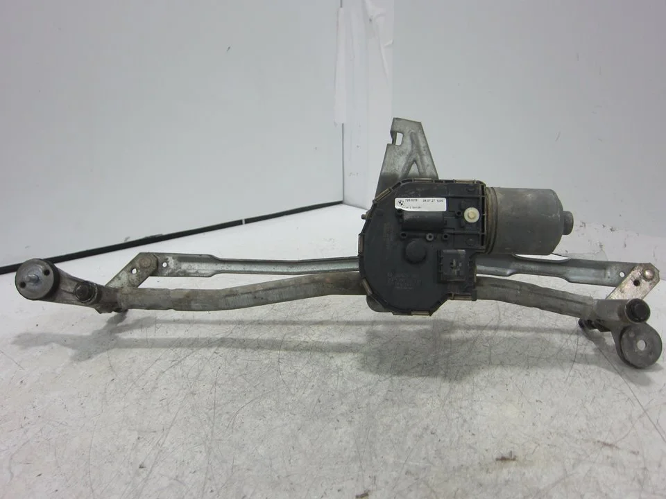 Foto de MOTOR LIMPIA DELANTERO VOLKSWAGEN POLO III BERLINA (6N2) 1.4 16V (75 CV / 55 KW) referencia 7251015