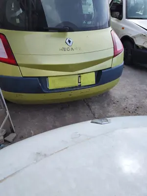 Foto de PARAGOLPES TRASERO RENAULT MEGANE II BERLINA 5P 1.6 CAT (113 CV / 83 KW) referencia 850107698R