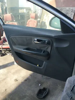 Foto de GUARNECIDO PUERTA DELANTERA IZQUIERDA SEAT CORDOBA BERLINA (6L2) 1.9 SDI (64 CV / 47 KW) referencia 6L4867011AKFKZ