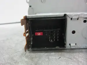 Foto de SISTEMA AUDIO / RADIO CD SEAT IBIZA BERLINA (6J5) 1.4 TDI (80 CV / 59 KW) referencia 6J0035153 foto 4