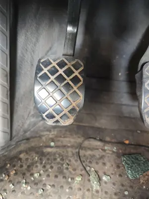Foto de PEDAL EMBRAGUE VOLKSWAGEN PASSAT BERLINA (3B2) 1.9 TDI (116 CV / 85 KW)
