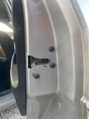 Foto de CERRADURA PUERTA TRASERA DERECHA FORD FOCUS BERLINA (CAK)