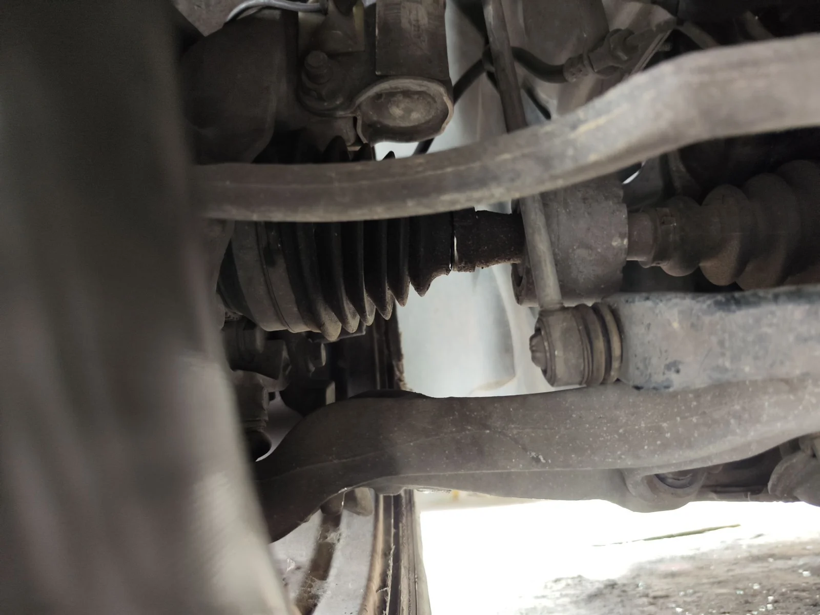 Foto de BRAZO SUSPENSION DELANTERO IZQUIERDO VOLVO S80 BERLINA 2.4 Diesel (131 CV / 96 KW)
