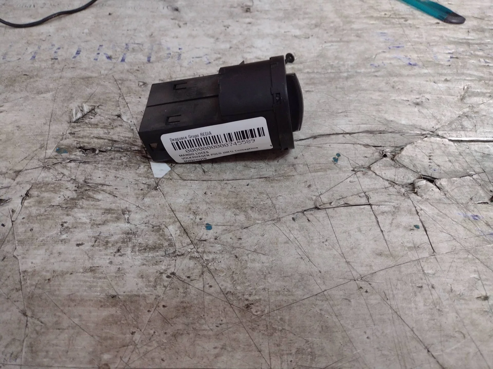 Foto de MANDO LUCES VOLKSWAGEN POLO IV (9N1) 1.9 SDI (64 CV / 47 KW) referencia 6Q0941531B