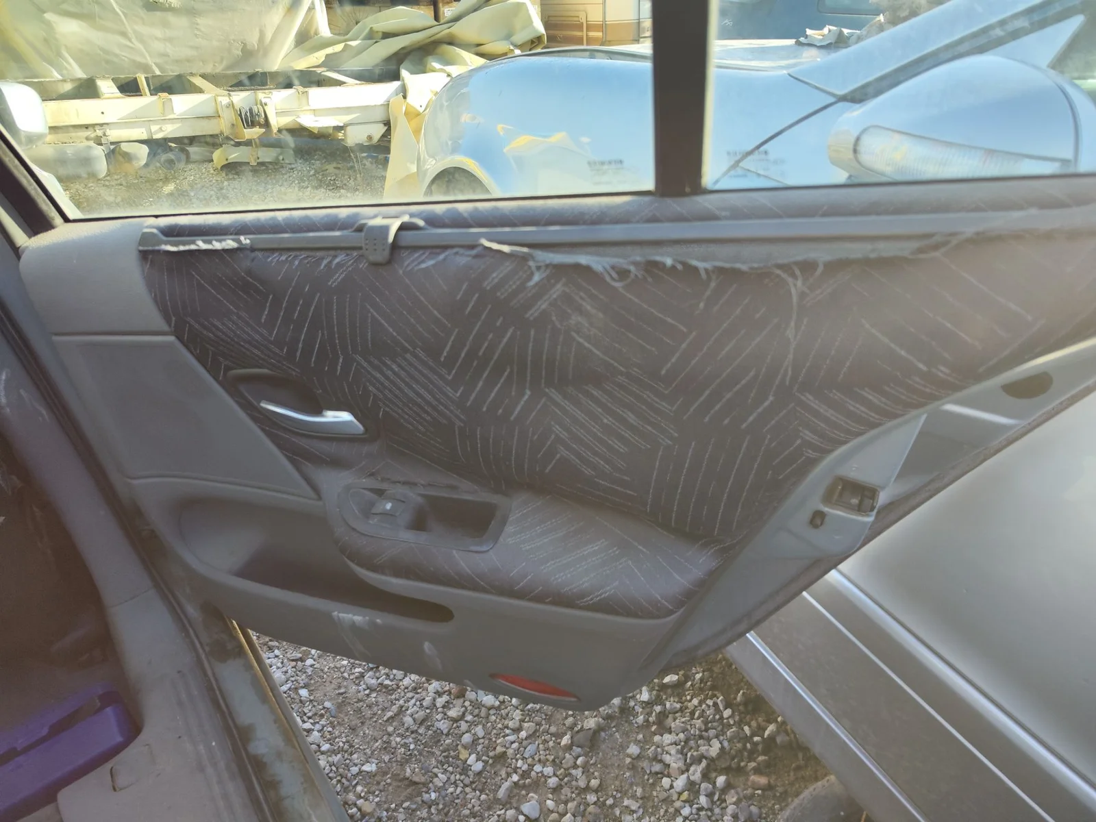 Foto de GUARNECIDO PUERTA TRASERA DERECHA RENAULT LAGUNA II (BG0) 1.8 CAT (120 CV / 88 KW)