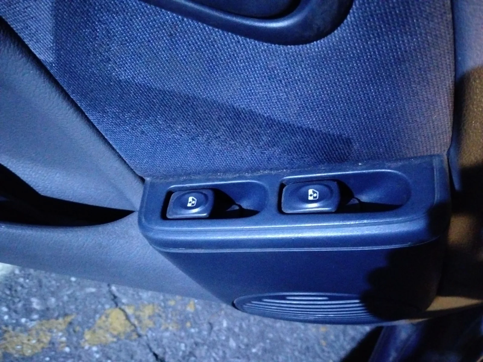 Foto de MANDO ELEVALUNAS DELANTERO IZQUIERDO RENAULT CLIO II FASE I (B/CB0) 1.4 16V (98 CV / 72 KW)