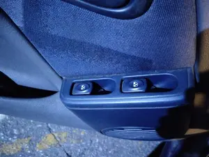 Foto de MANDO ELEVALUNAS DELANTERO IZQUIERDO RENAULT CLIO II FASE I (B/CB0) 1.4 16V (98 CV / 72 KW)