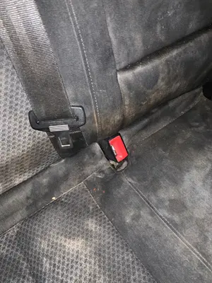 Foto de ENGANCHE CINTURON TRASERO DERECHO VOLKSWAGEN PASSAT VARIANT (3C5) 2.0 TDI (140 CV / 103 KW)