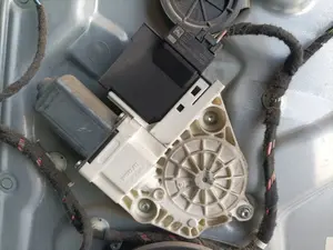 Foto de ELEVALUNAS DELANTERO DERECHO SEAT IBIZA (6L1) referencia 6L4837756 foto 3