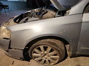 Foto de ALETA DELANTERA IZQUIERDA VOLKSWAGEN PASSAT BERLINA (3C2) 2.0 TDI (140 CV / 103 KW) referencia 3C0821021