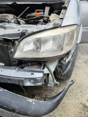 Foto de FARO IZQUIERDO OPEL ZAFIRA A 2.0 DTI (101 CV / 74 KW)