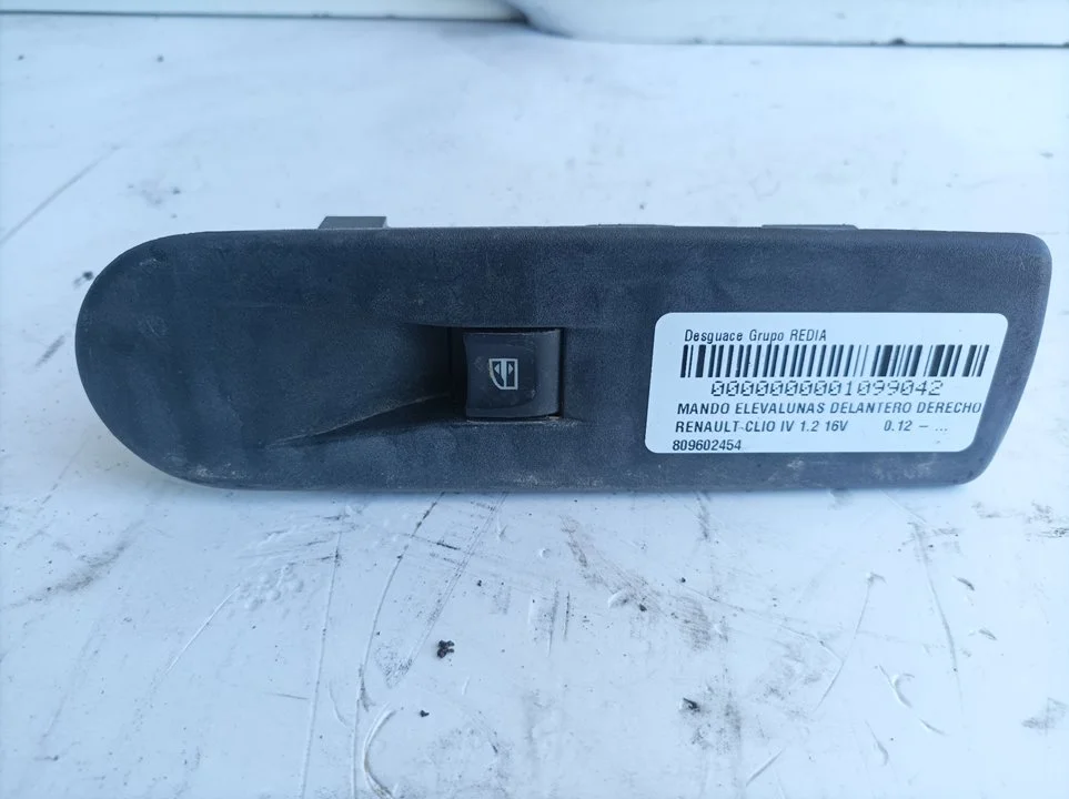 Foto de MANDO ELEVALUNAS DELANTERO DERECHO RENAULT CLIO IV referencia 809602454