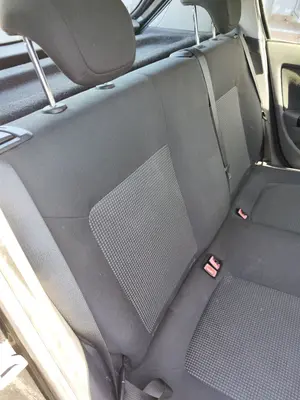 Foto de ASIENTO TRASERO MEDIO OPEL CORSA D 1.2 16V CAT (Z 12 XEP / LB4) (80 CV / 59 KW) foto 2
