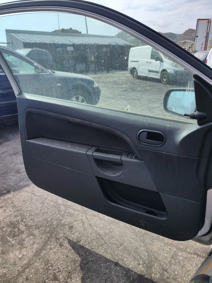Foto de GUARNECIDO PUERTA DELANTERA IZQUIERDA FORD FIESTA (CBK) 1.4 TDCi CAT (68 CV / 50 KW) referencia 1351370