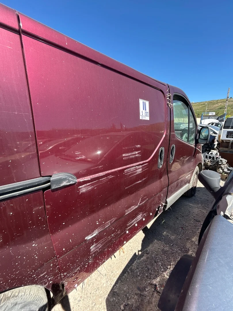 Foto de PUERTA TRASERA DERECHA RENAULT TRAFIC II FURGÓN 2.5 dCi Diesel CAT (135 CV / 99 KW)