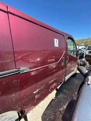 Foto de PUERTA TRASERA DERECHA RENAULT TRAFIC II FURGÓN 2.5 dCi Diesel CAT (135 CV / 99 KW)