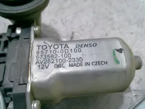 Foto de ELEVALUNAS TRASERO IZQUIERDO TOYOTA COROLLA (E15) 1.4 Turbodiesel CAT (90 CV / 66 KW) referencia 857100D100 foto 4
