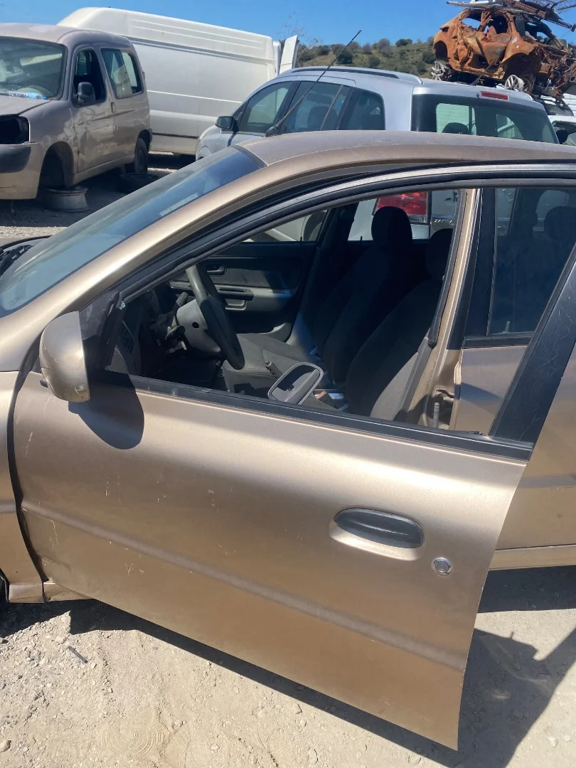 Foto de PUERTA DELANTERA IZQUIERDA KIA RIO (BC) 1.3 CAT (75 CV / 55 KW) referencia 76003FD100