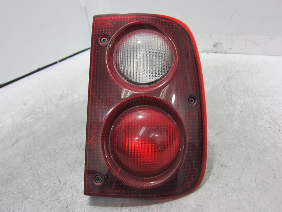 Foto de PILOTO TRASERO DERECHO LAND ROVER FREELANDER (LN)(01.1998) 1.8 CAT (120 CV / 88 KW) referencia 22960202