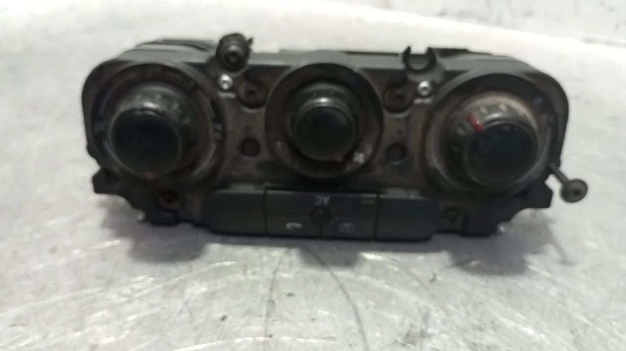 Foto de MANDO CALEFACCION / AIRE ACONDICIONADO RENAULT SCENIC II (JM) 1.5 dCi Diesel (101 CV / 74 KW) referencia 8200141294