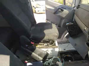 Foto de ENGANCHE CINTURON DELANTERO IZQUIERDO MERCEDES-BENZ SPRINTER II CAMIÓN DOKA 2.1 CDI CAT (129 CV / 95 KW)