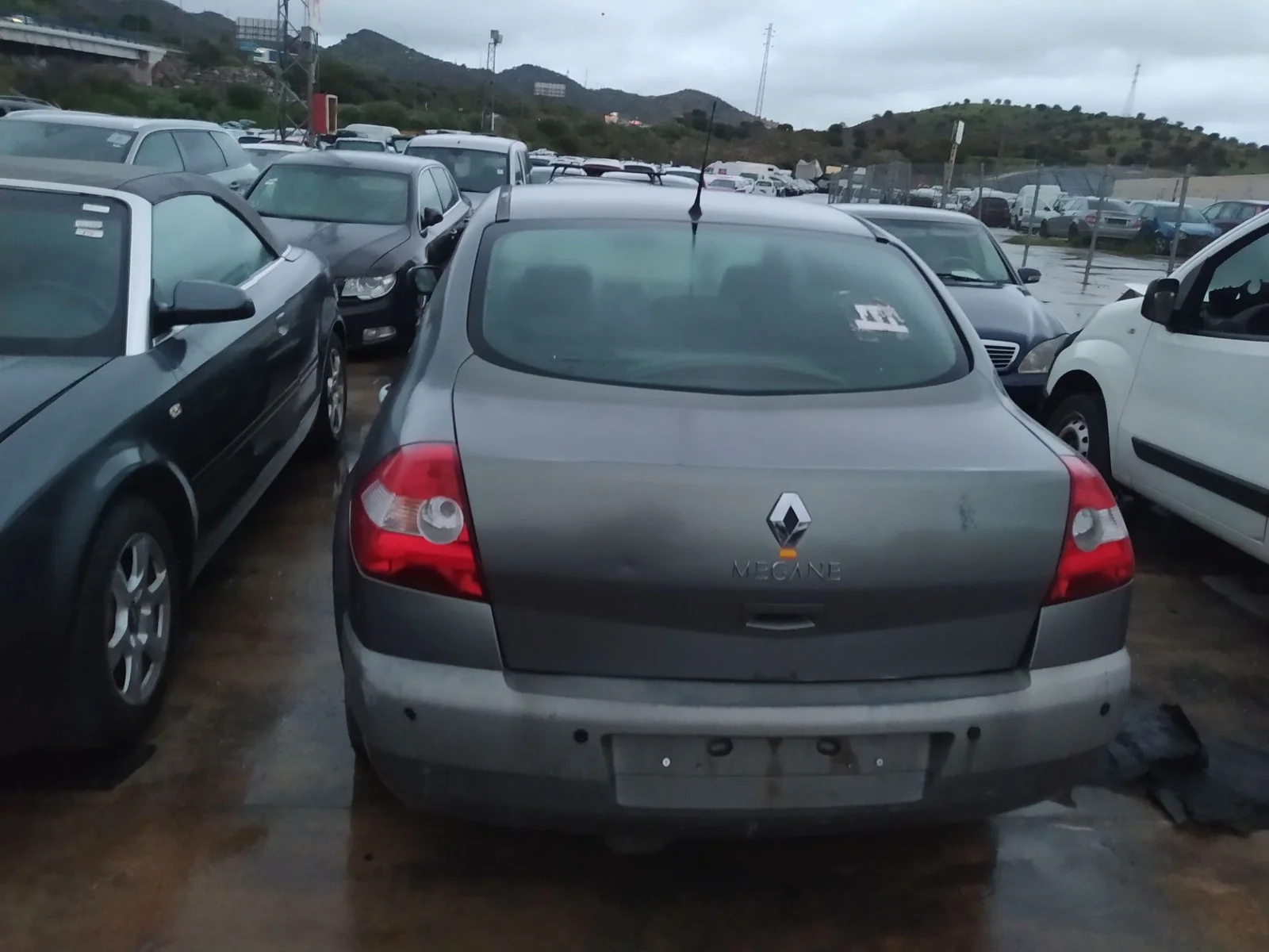 Foto de REFUERZO PARAGOLPES TRASERO RENAULT MEGANE II CLASSIC BERLINA 1.6 16V (113 CV / 83 KW)