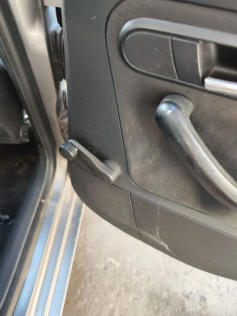 Foto de ELEVALUNAS TRASERO DERECHO SEAT IBIZA (6L1) 1.9 TDI (101 CV / 74 KW)