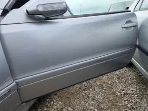 Foto de PUERTA DELANTERA IZQUIERDA MERCEDES-BENZ CLK (BM 208) CABRIO 3.2 V6 18V CAT (218 CV / 160 KW) foto 2