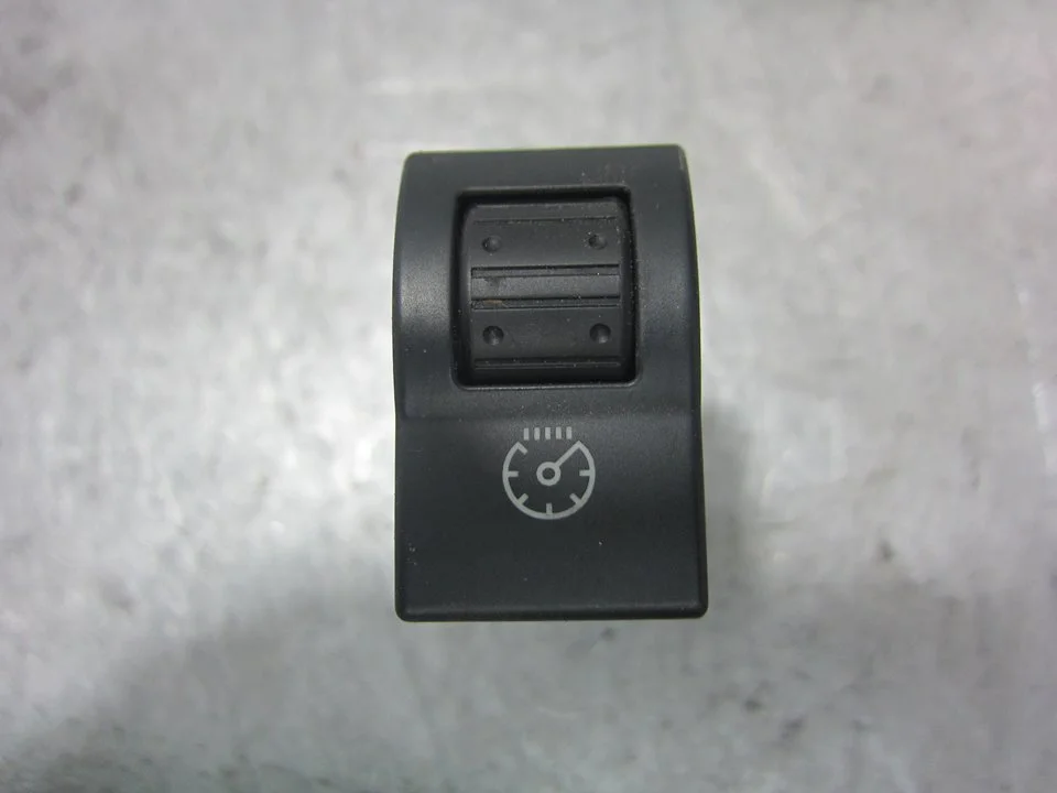 Foto de INTERRUPTOR MAZDA 3 BERLINA (BK) 1.6 CD Diesel CAT (109 CV / 80 KW) referencia BP4K666R0