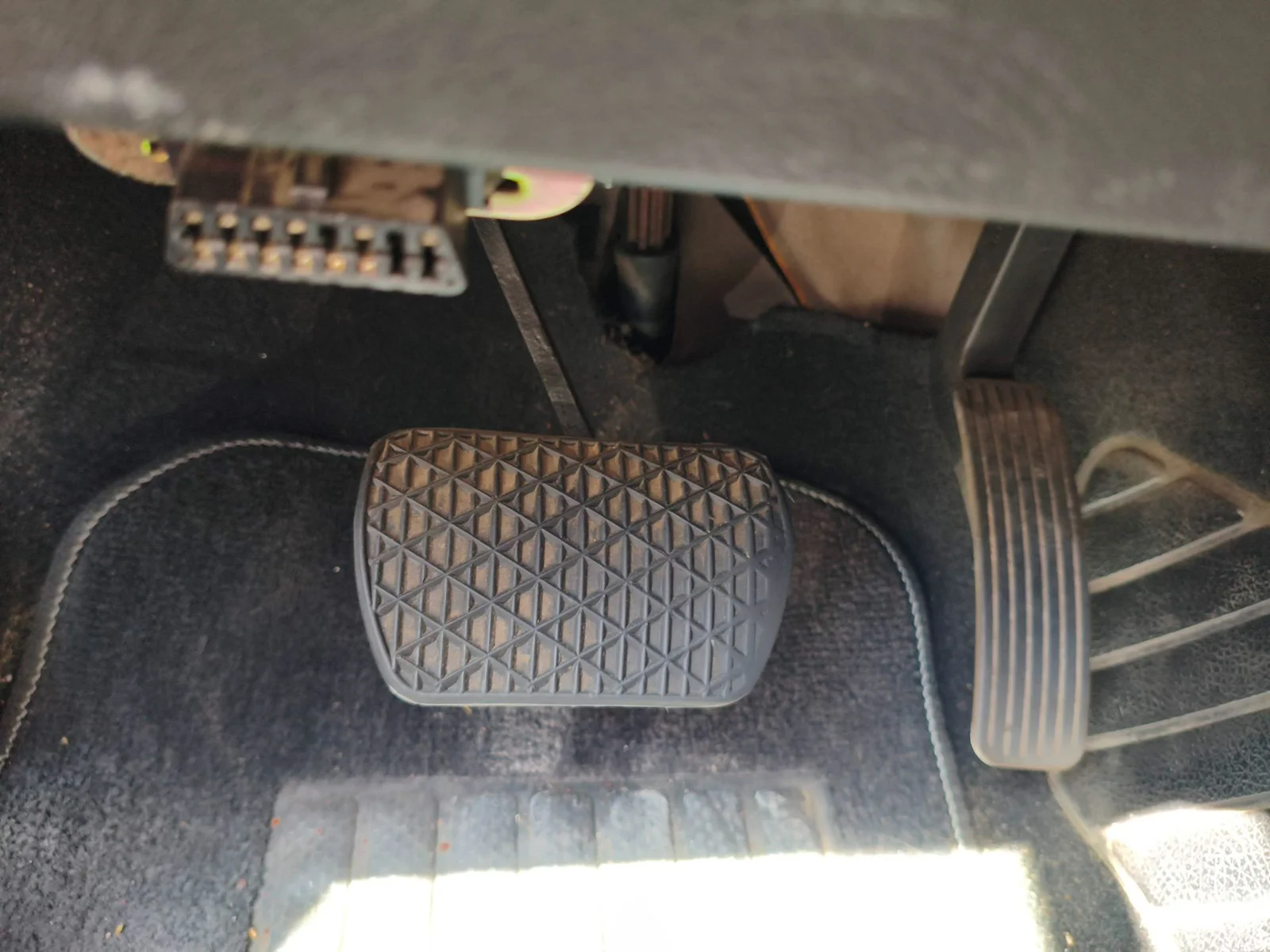 Foto de PEDAL FRENO SSANGYONG ACTYON 2.0 TD CAT (141 CV / 104 KW)