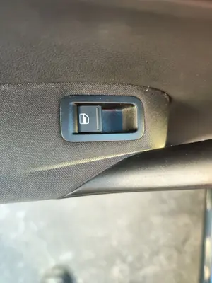 Foto de MANDO ELEVALUNAS TRASERO IZQUIERDO VOLKSWAGEN POLO V (6R1) 1.2  (60 CV / 44 KW)