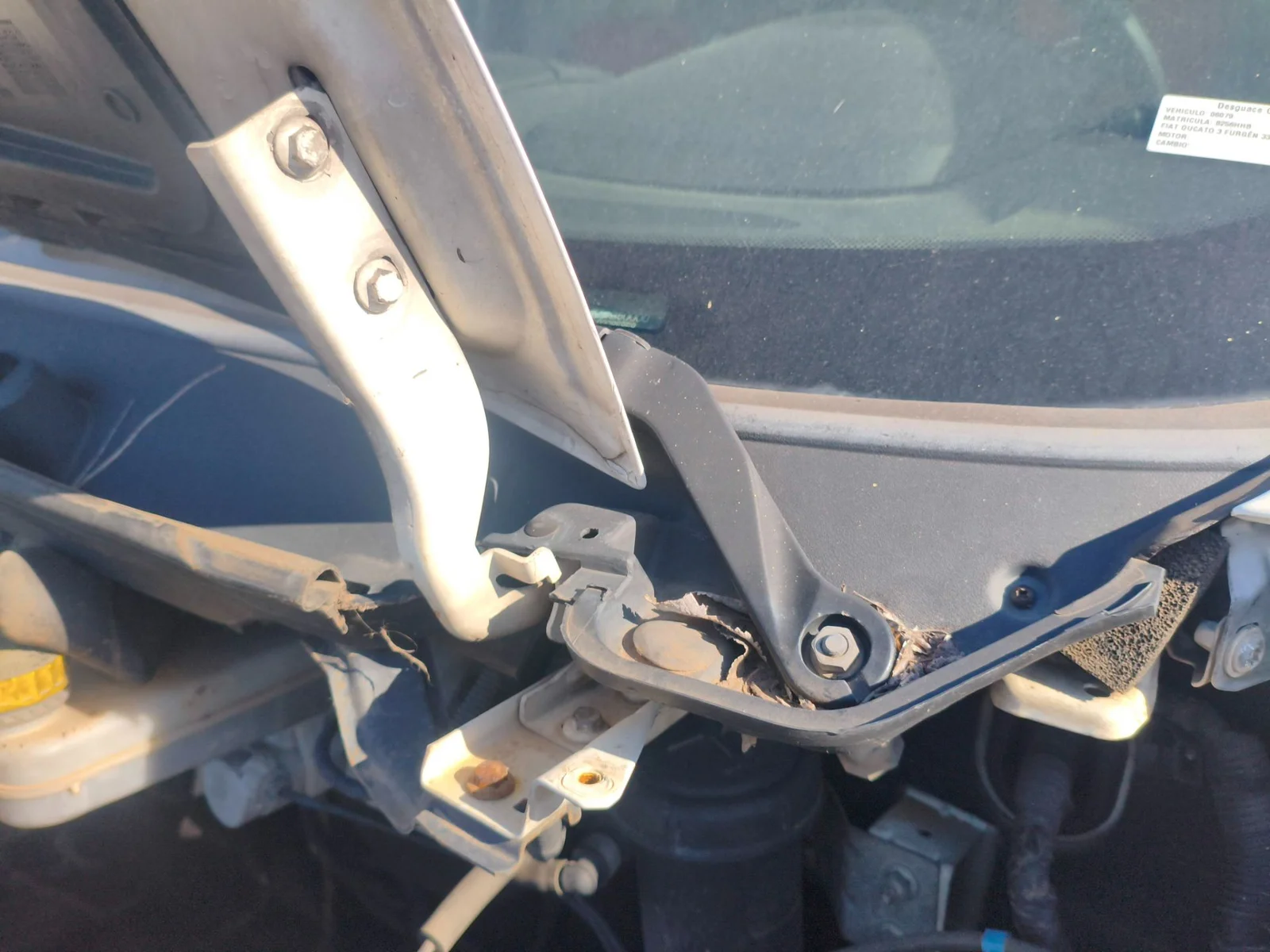 Foto de BRAZO LIMPIA DELANTERO IZQUIERDO FIAT DUCATO 3 FURGÓN 33 2.2 JTD CAT (101 CV / 74 KW) referencia 1340684080