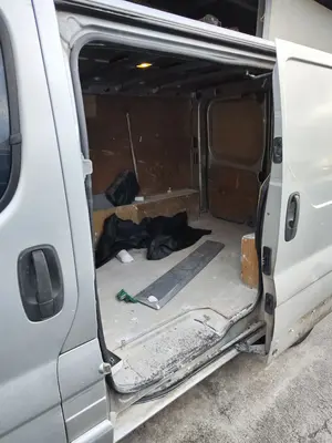 Foto de GOMAS CONTORNO PUERTA OPEL VIVARO FURGÓN/COMBI 2.0 16V CDTI (114 CV / 84 KW)
