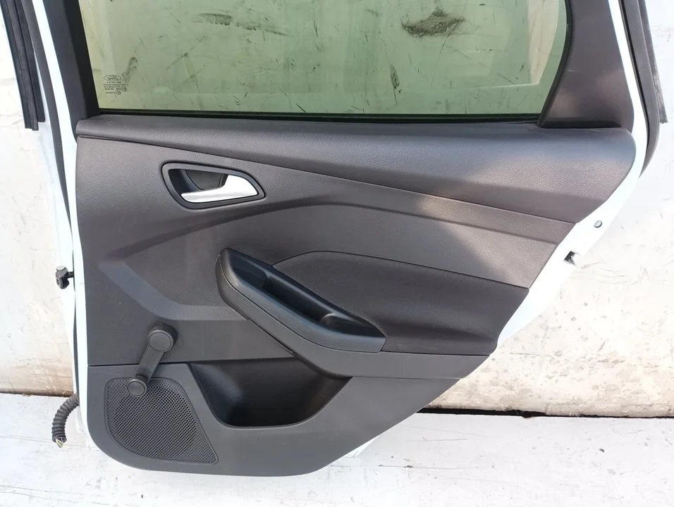 Foto de GUARNECIDO PUERTA TRASERA DERECHA FORD FOCUS SPORTBREAK (CB8) 1.6 TDCi CAT (95 CV / 70 KW)