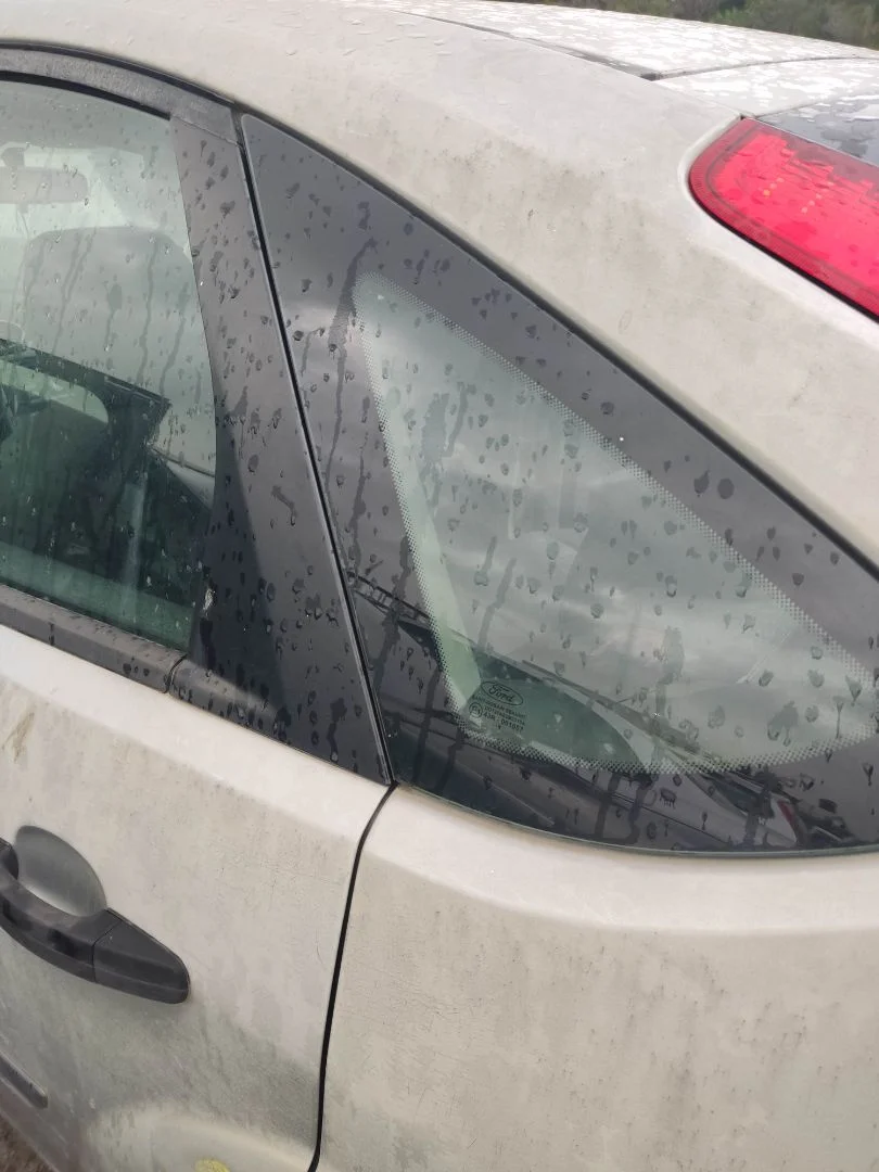 Foto de LUNA CUSTODIA TRASERA IZQUIERDA FORD FOCUS BERLINA (CAP) 1.8 Flexifuel CAT (125 CV / 92 KW)