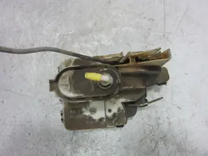 Foto de CERRADURA PUERTA TRASERA IZQUIERDA VOLKSWAGEN POLO III BERLINA (6N2) 1.4 16V (75 CV / 55 KW) referencia 6N4839015 foto 4