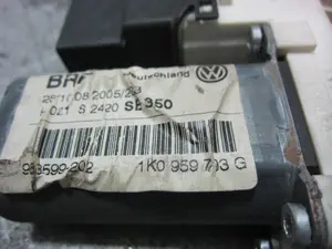 Foto de MOTOR ELEVALUNAS TRASERO IZQUIERDO SEAT LEON (1P1) 1.9 TDI (105 CV / 77 KW) referencia 1K0959703G foto 3