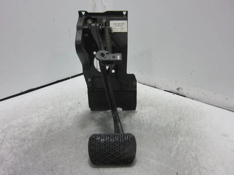 Foto de PEDAL FRENO MERCEDES-BENZ CLK (BM 209) CABRIO 3.2 V6 18V CAT (218 CV / 160 KW) referencia A2032901001