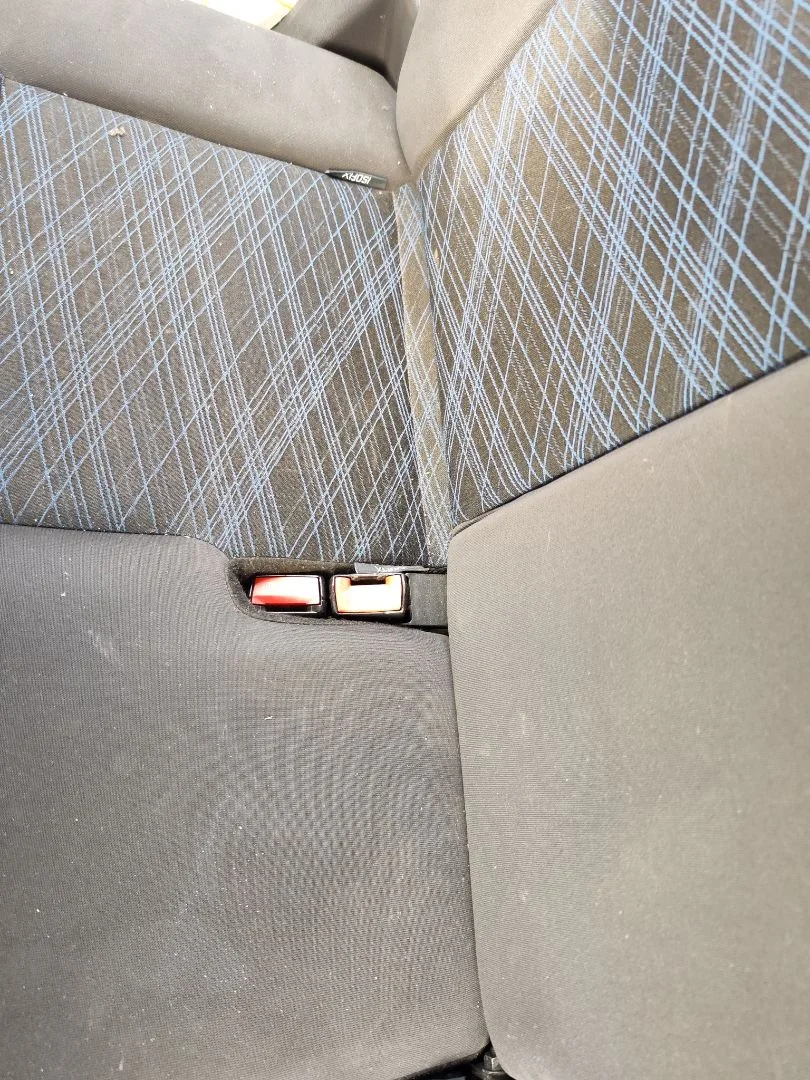 Foto de ENGANCHE CINTURON TRASERO DERECHO RENAULT CLIO III 1.2 16V (75 CV / 55 KW)